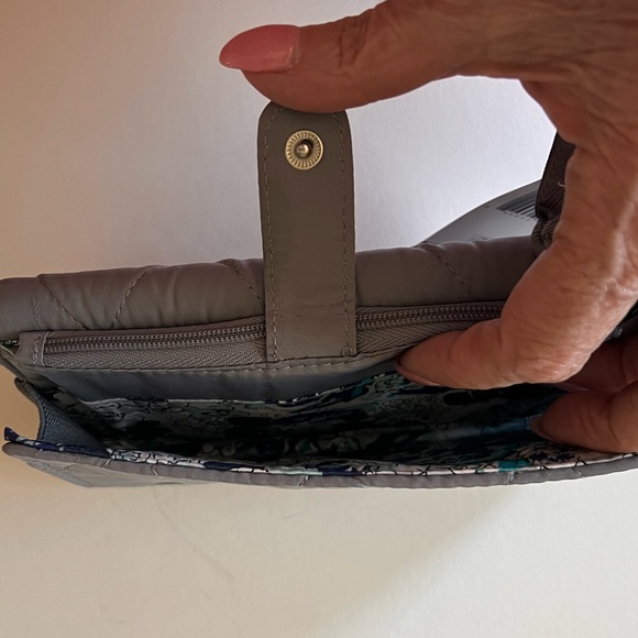 Vera Bradley- RFID Smartphone Wristlet- Frost Gray - New with Tags - Picture 8 of 16